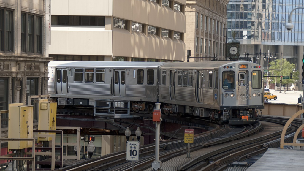 Chicago L train rounding a corner. Source: Douglas Rahden via Wikimedia Commons.